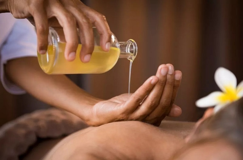 4 lợi ích của massage tinh dầu có thể bạn chưa biết