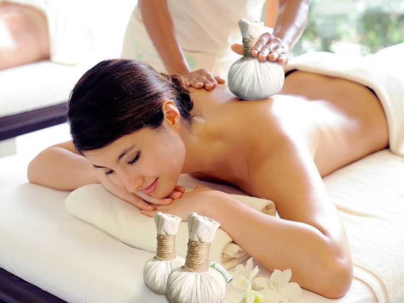 Khám phá những lợi ích tuyệt vời từ phương pháp massage thảo dược