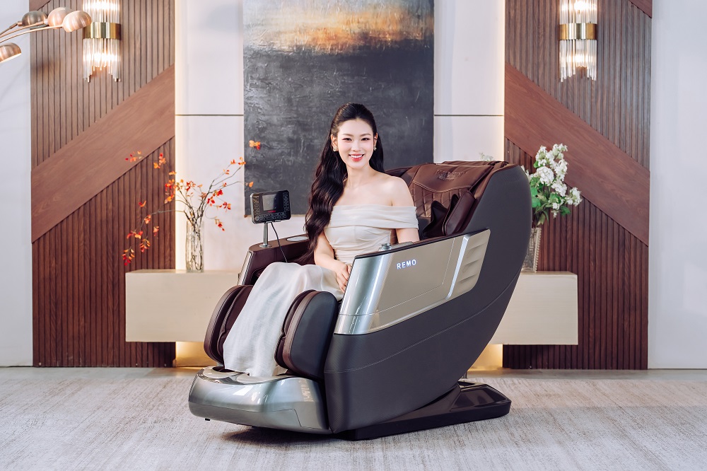 GHẾ MASSAGE KAITASHI REMO – CHẠM SÂU, THƯ GIÃN KHÔNG GIỚI HẠN CÙNG HOA HẬU NGUYỄN PHƯƠNG LINH
