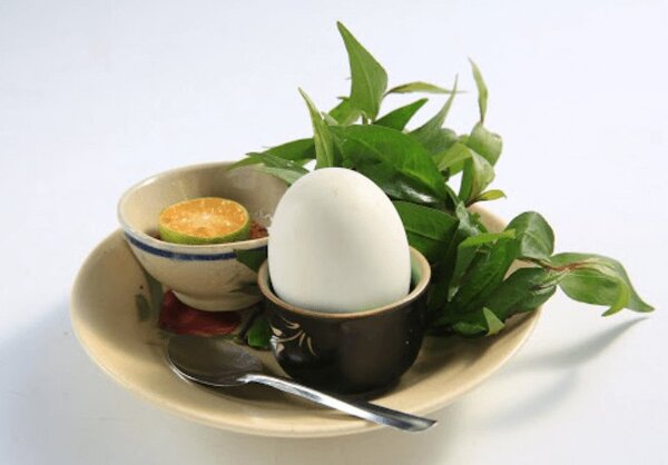 Trứng vịt lộn có hàm lượng dinh dưỡng cao và rất dễ tăng cân