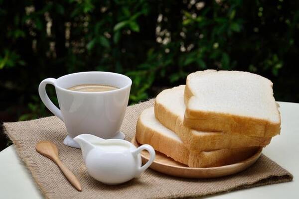Ăn bánh mì chấm sữa ông thọ cũng là cách để tăng cân hiệu quả