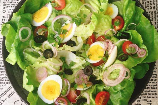 Salad rau củ với sốt mayonnaise