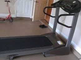 Có nên mua máy chạy bộ cũ được thanh lý không?